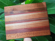 Load image into Gallery viewer, Timber cutting/serving board
